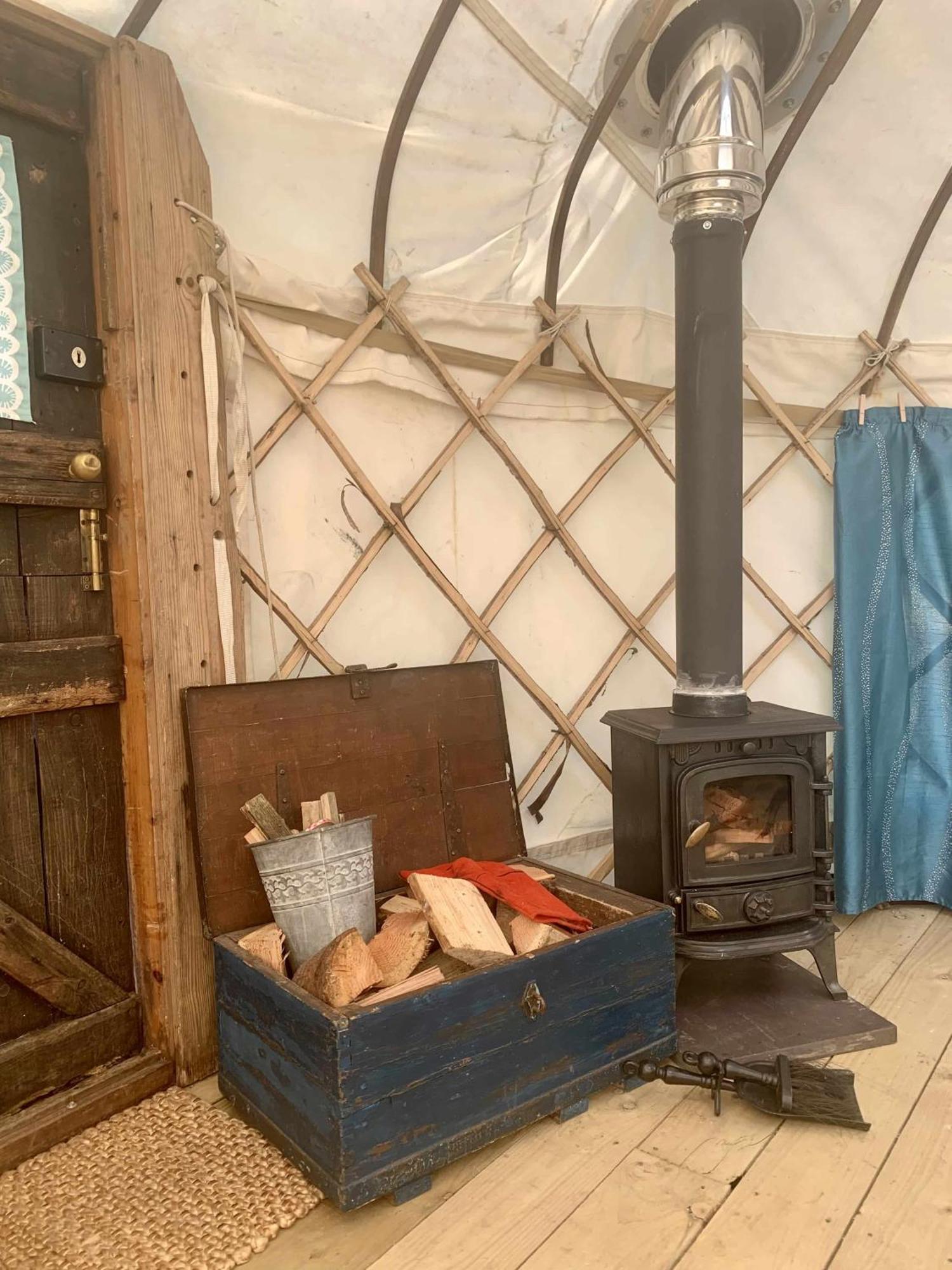 فندق Ceridwen Glamping, Double Decker Bus And Yurts Llandysul المظهر الخارجي الصورة