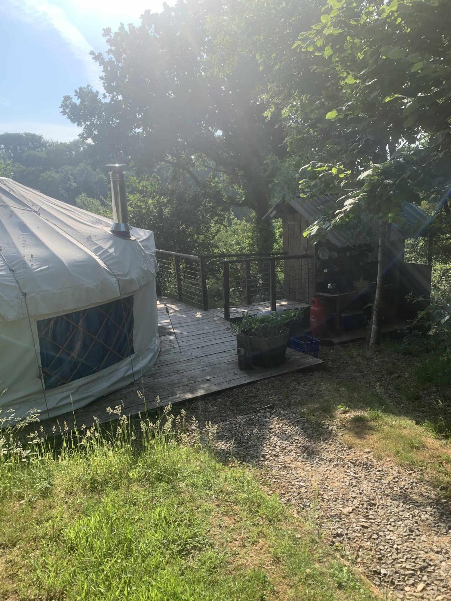 فندق Ceridwen Glamping, Double Decker Bus And Yurts Llandysul المظهر الخارجي الصورة