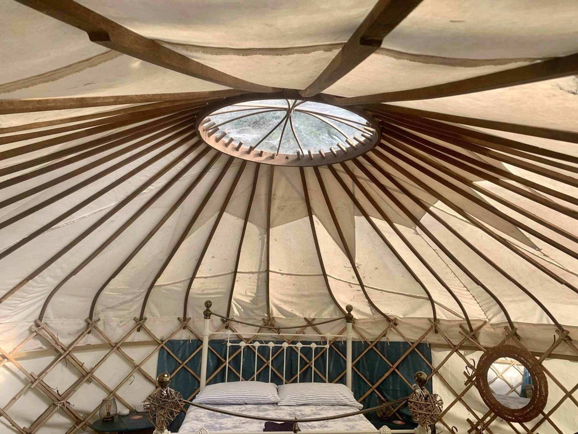 فندق Ceridwen Glamping, Double Decker Bus And Yurts Llandysul المظهر الخارجي الصورة