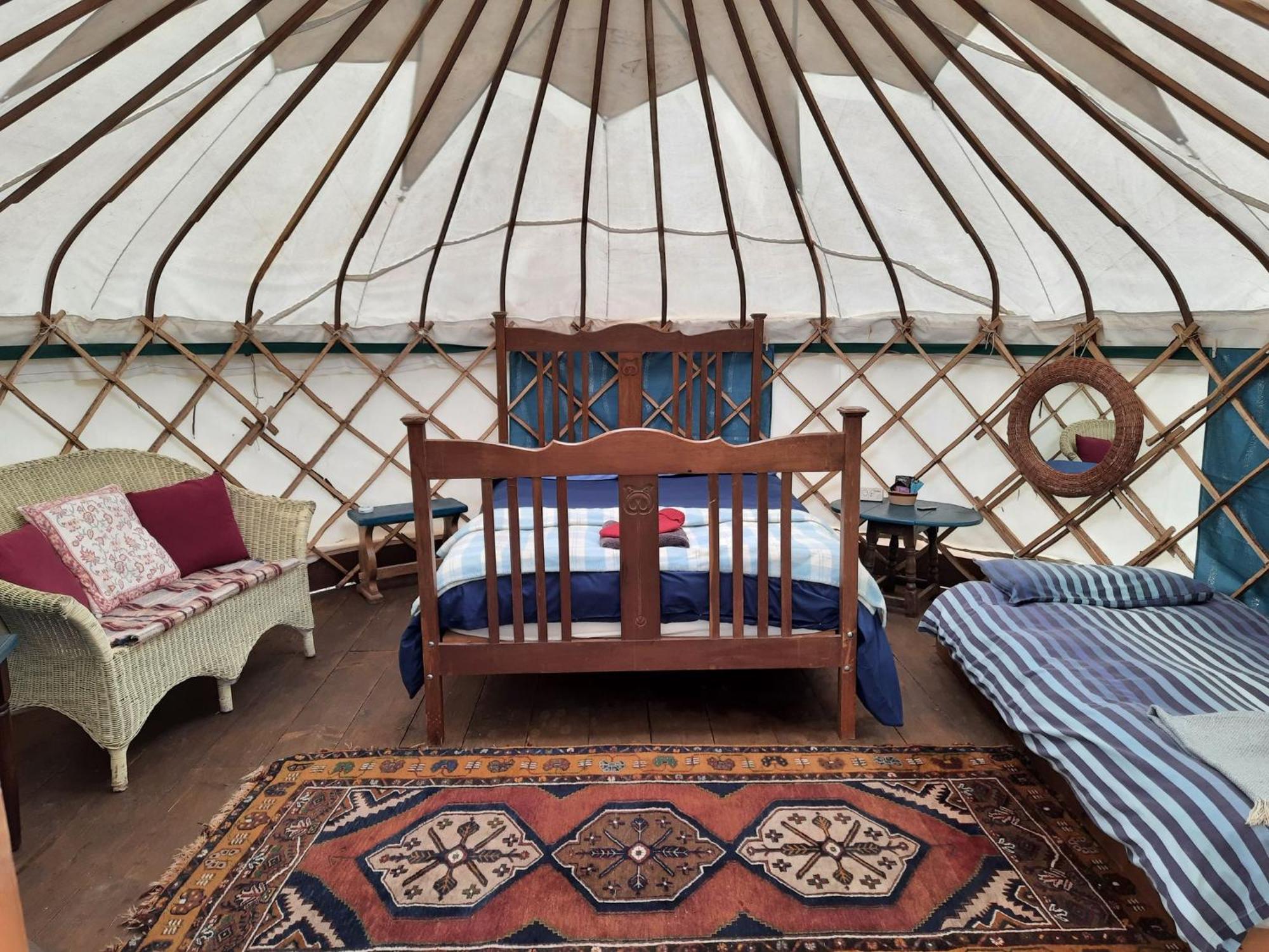 فندق Ceridwen Glamping, Double Decker Bus And Yurts Llandysul المظهر الخارجي الصورة