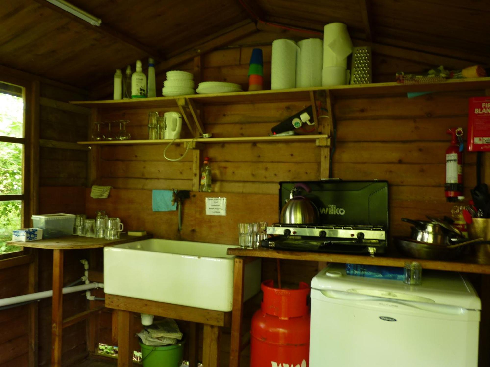 فندق Ceridwen Glamping, Double Decker Bus And Yurts Llandysul المظهر الخارجي الصورة