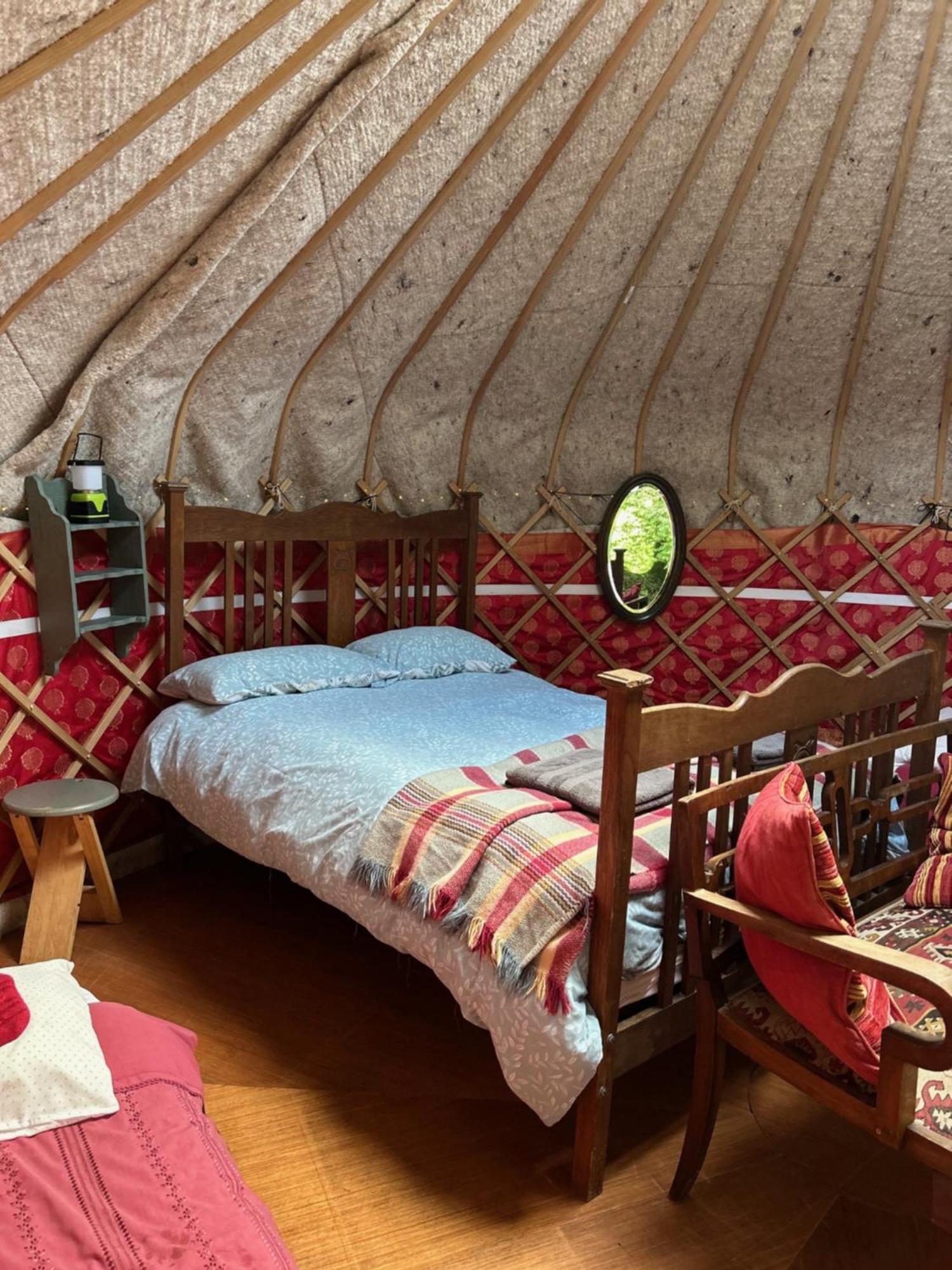 فندق Ceridwen Glamping, Double Decker Bus And Yurts Llandysul المظهر الخارجي الصورة