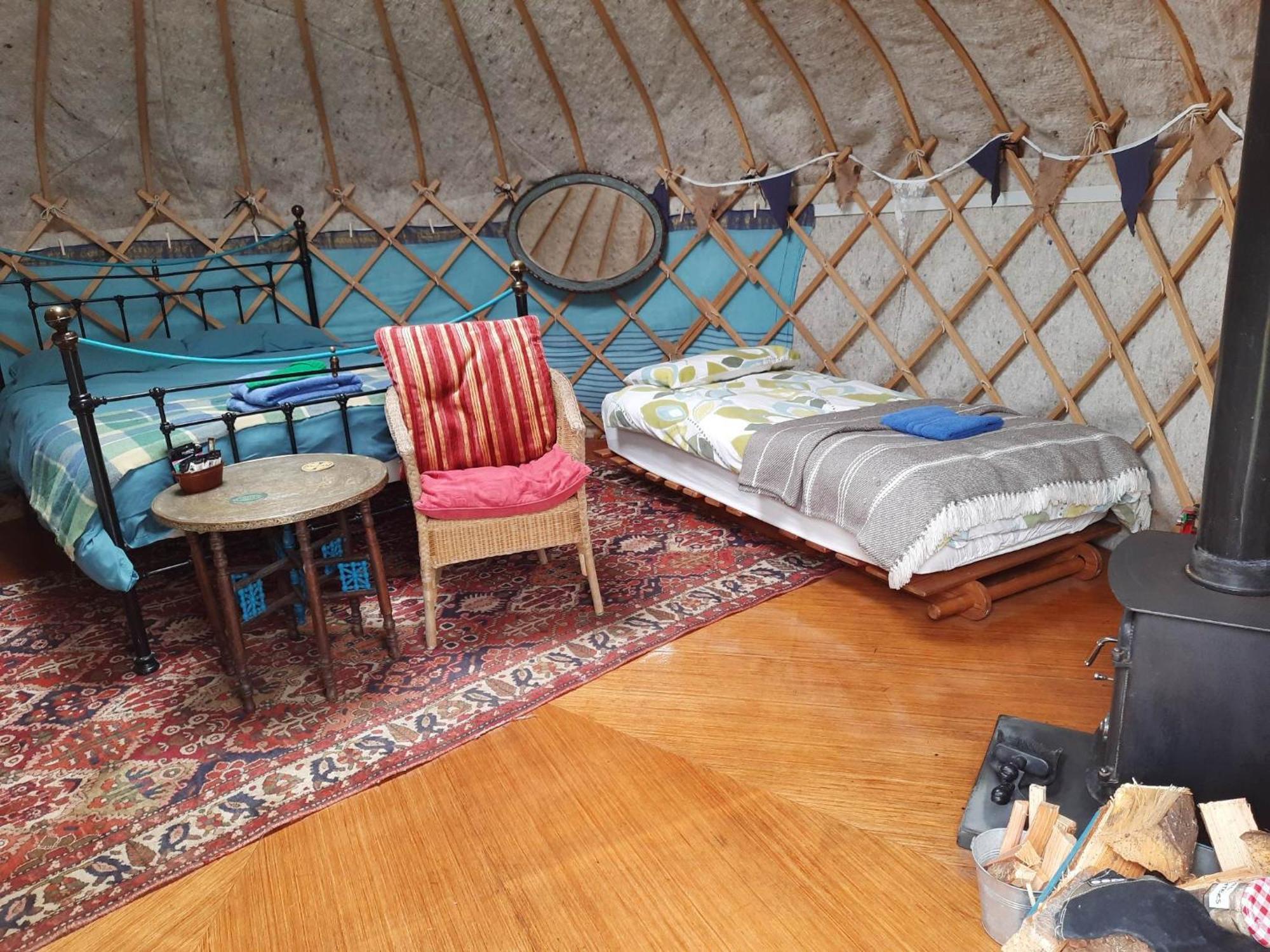 فندق Ceridwen Glamping, Double Decker Bus And Yurts Llandysul المظهر الخارجي الصورة