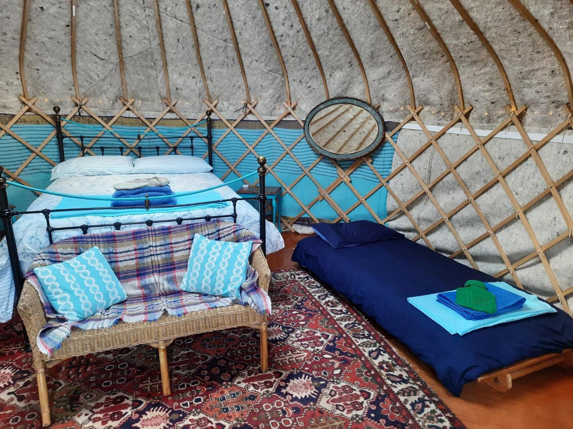 فندق Ceridwen Glamping, Double Decker Bus And Yurts Llandysul المظهر الخارجي الصورة