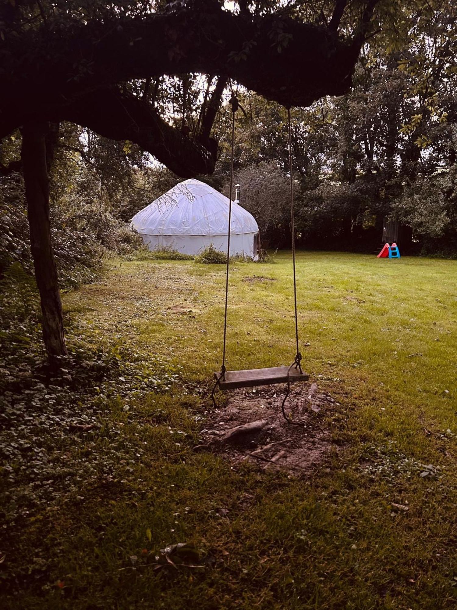 فندق Ceridwen Glamping, Double Decker Bus And Yurts Llandysul المظهر الخارجي الصورة