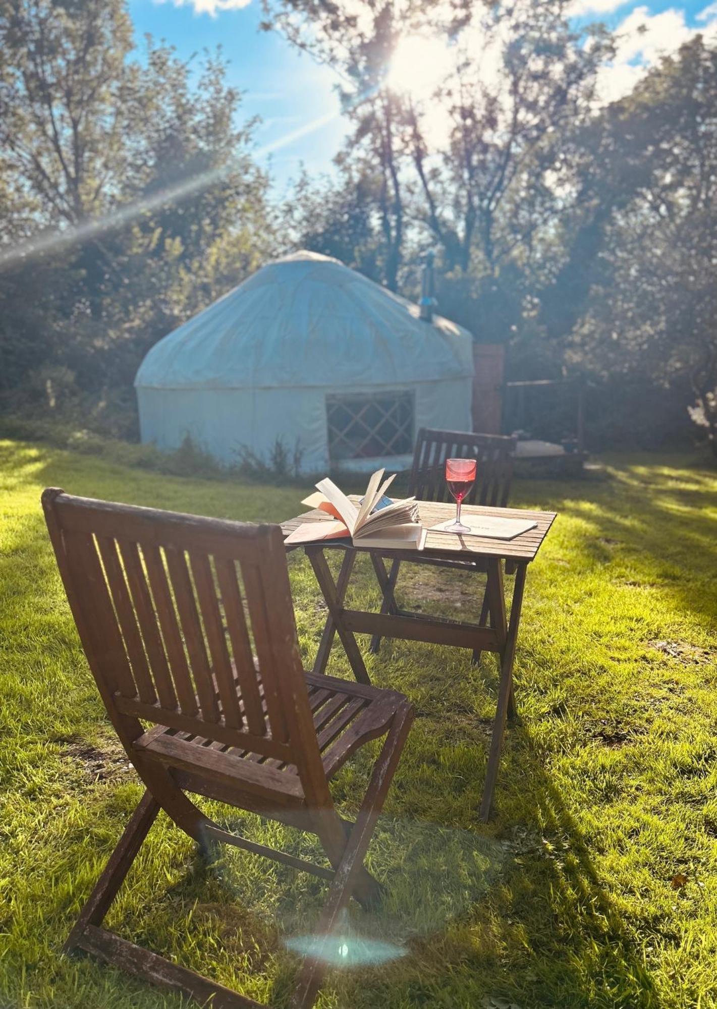 فندق Ceridwen Glamping, Double Decker Bus And Yurts Llandysul المظهر الخارجي الصورة
