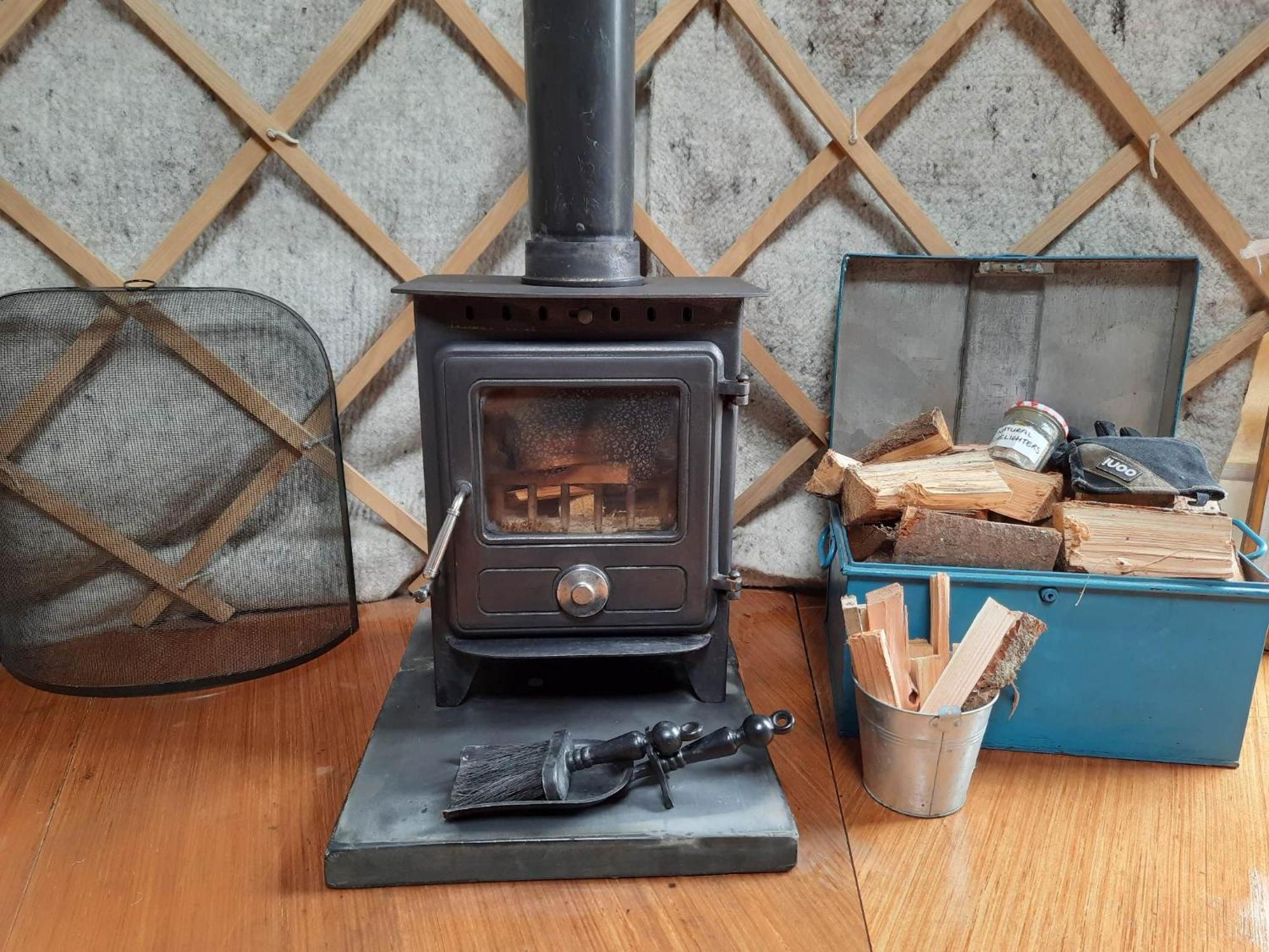فندق Ceridwen Glamping, Double Decker Bus And Yurts Llandysul المظهر الخارجي الصورة
