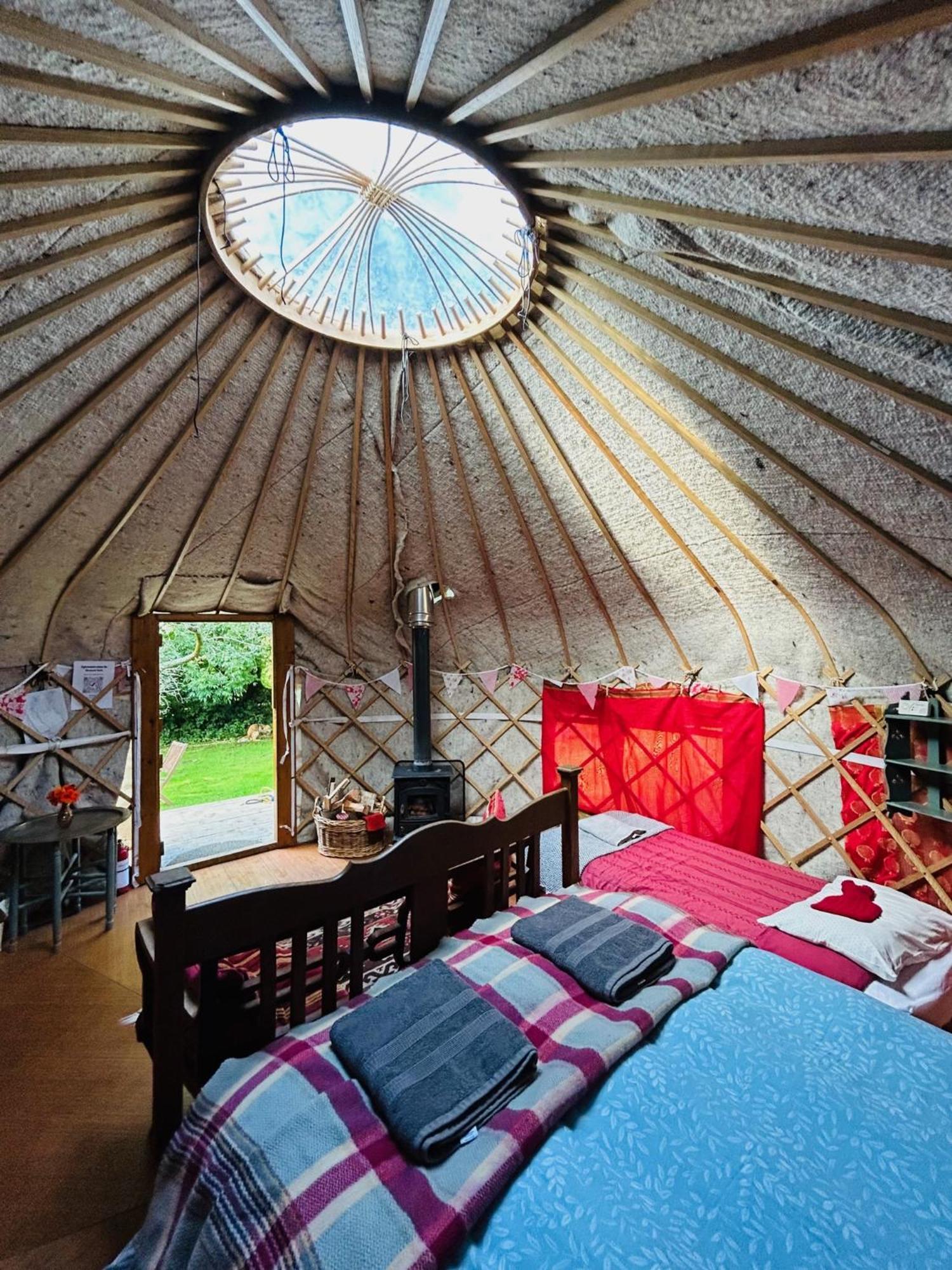 فندق Ceridwen Glamping, Double Decker Bus And Yurts Llandysul المظهر الخارجي الصورة