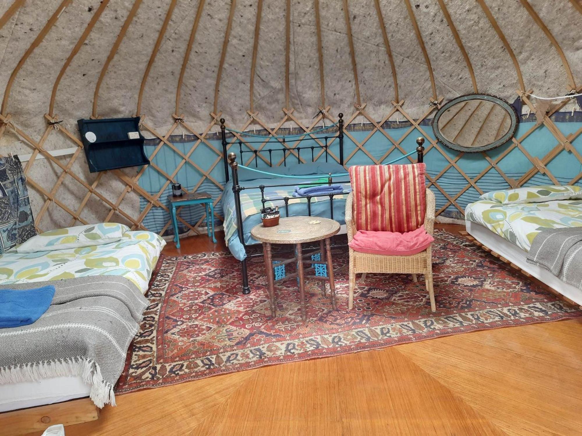 فندق Ceridwen Glamping, Double Decker Bus And Yurts Llandysul المظهر الخارجي الصورة
