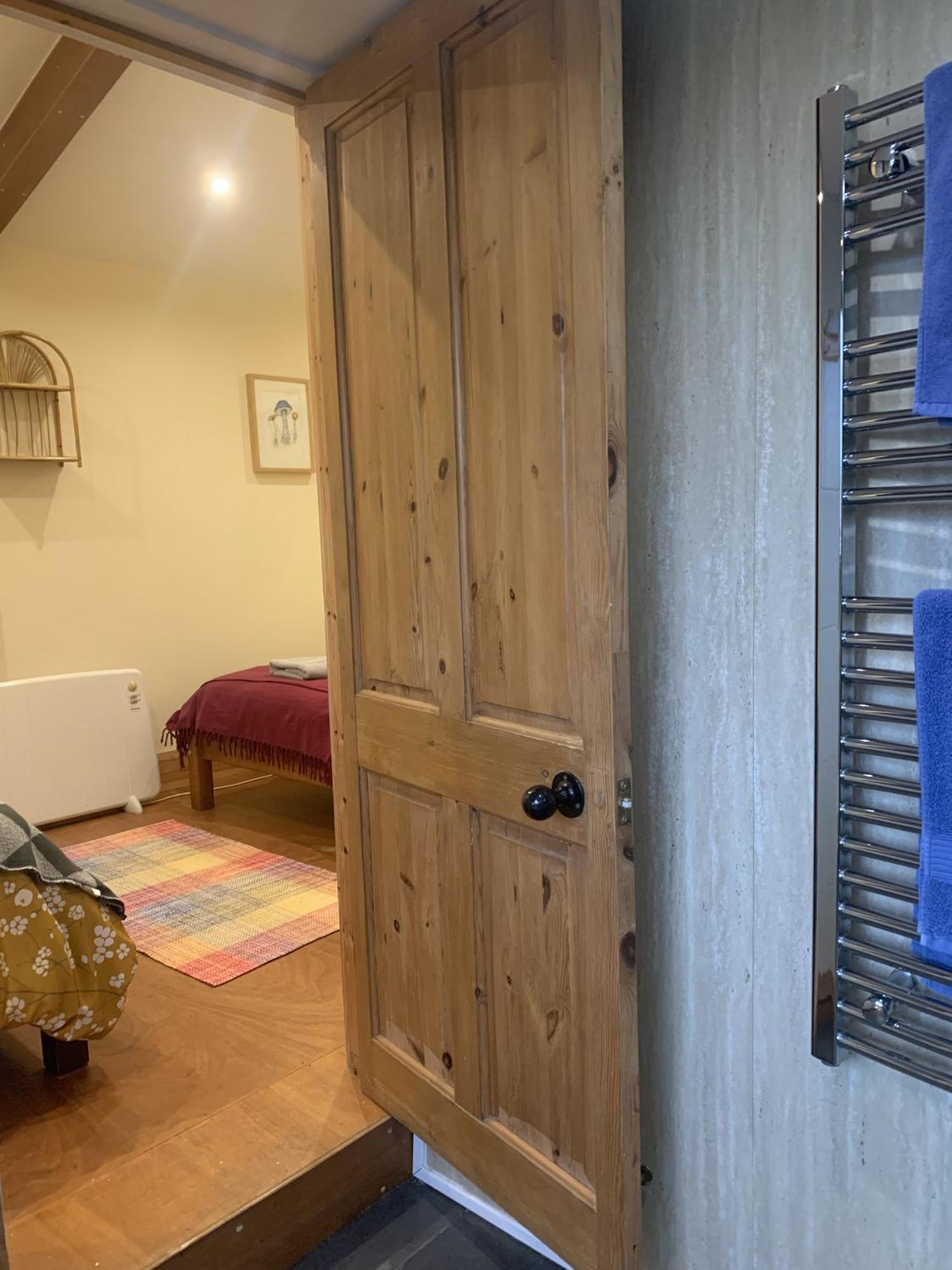 فندق Ceridwen Glamping, Double Decker Bus And Yurts Llandysul المظهر الخارجي الصورة