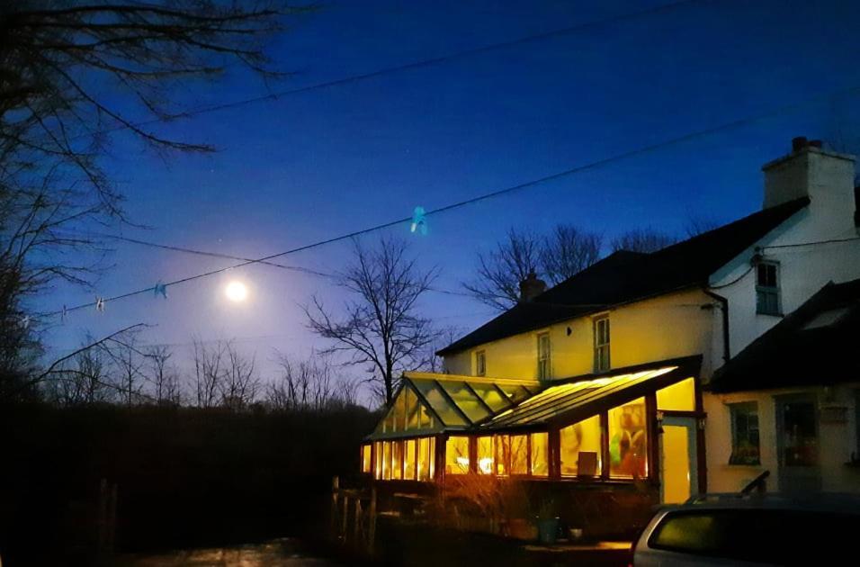 فندق Ceridwen Glamping, Double Decker Bus And Yurts Llandysul المظهر الخارجي الصورة