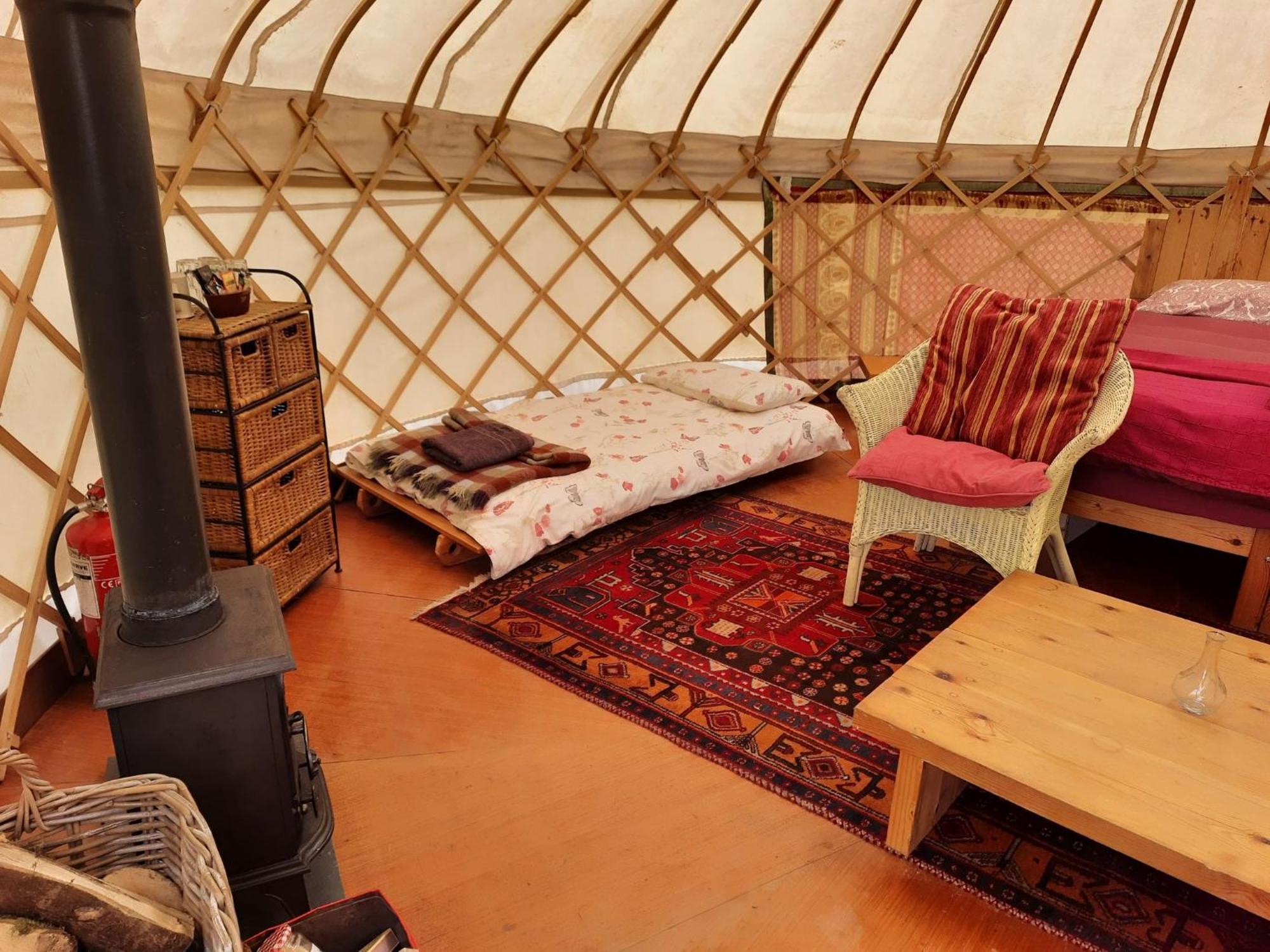 فندق Ceridwen Glamping, Double Decker Bus And Yurts Llandysul المظهر الخارجي الصورة