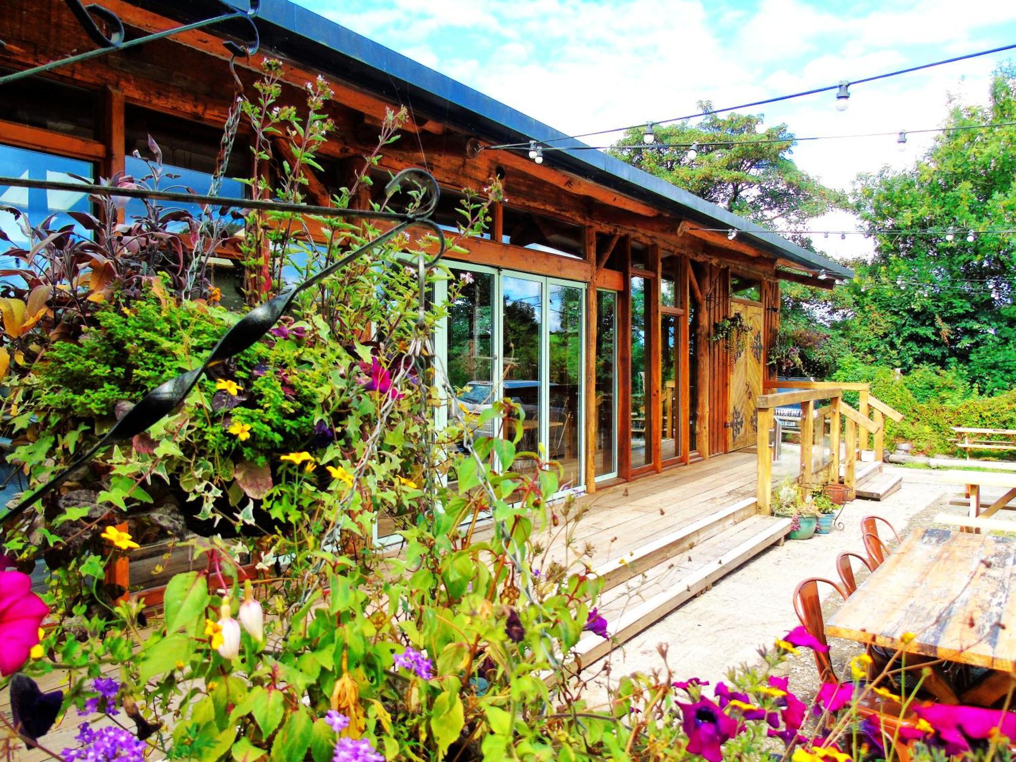 فندق Ceridwen Glamping, Double Decker Bus And Yurts Llandysul المظهر الخارجي الصورة