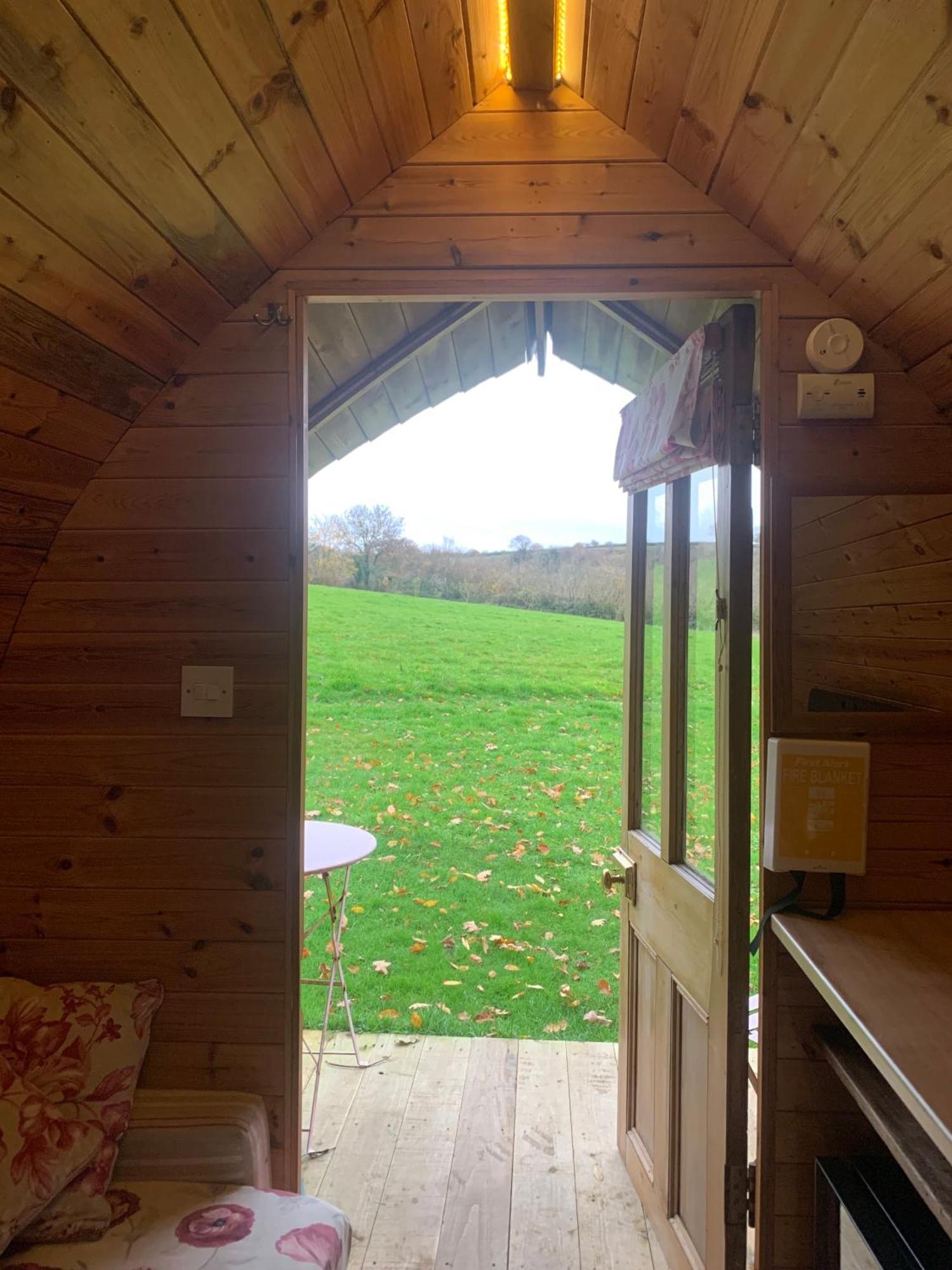 فندق Ceridwen Glamping, Double Decker Bus And Yurts Llandysul المظهر الخارجي الصورة
