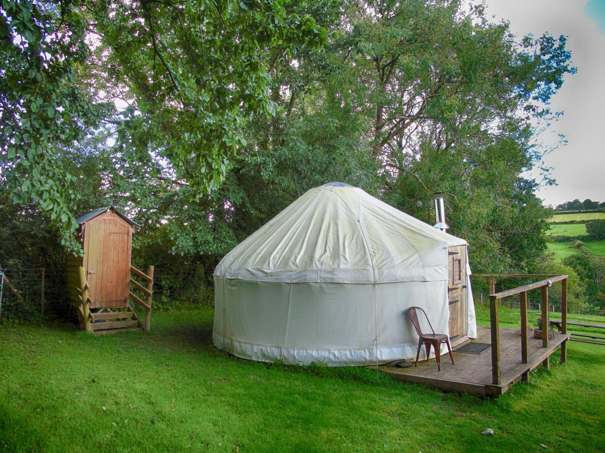 فندق Ceridwen Glamping, Double Decker Bus And Yurts Llandysul المظهر الخارجي الصورة