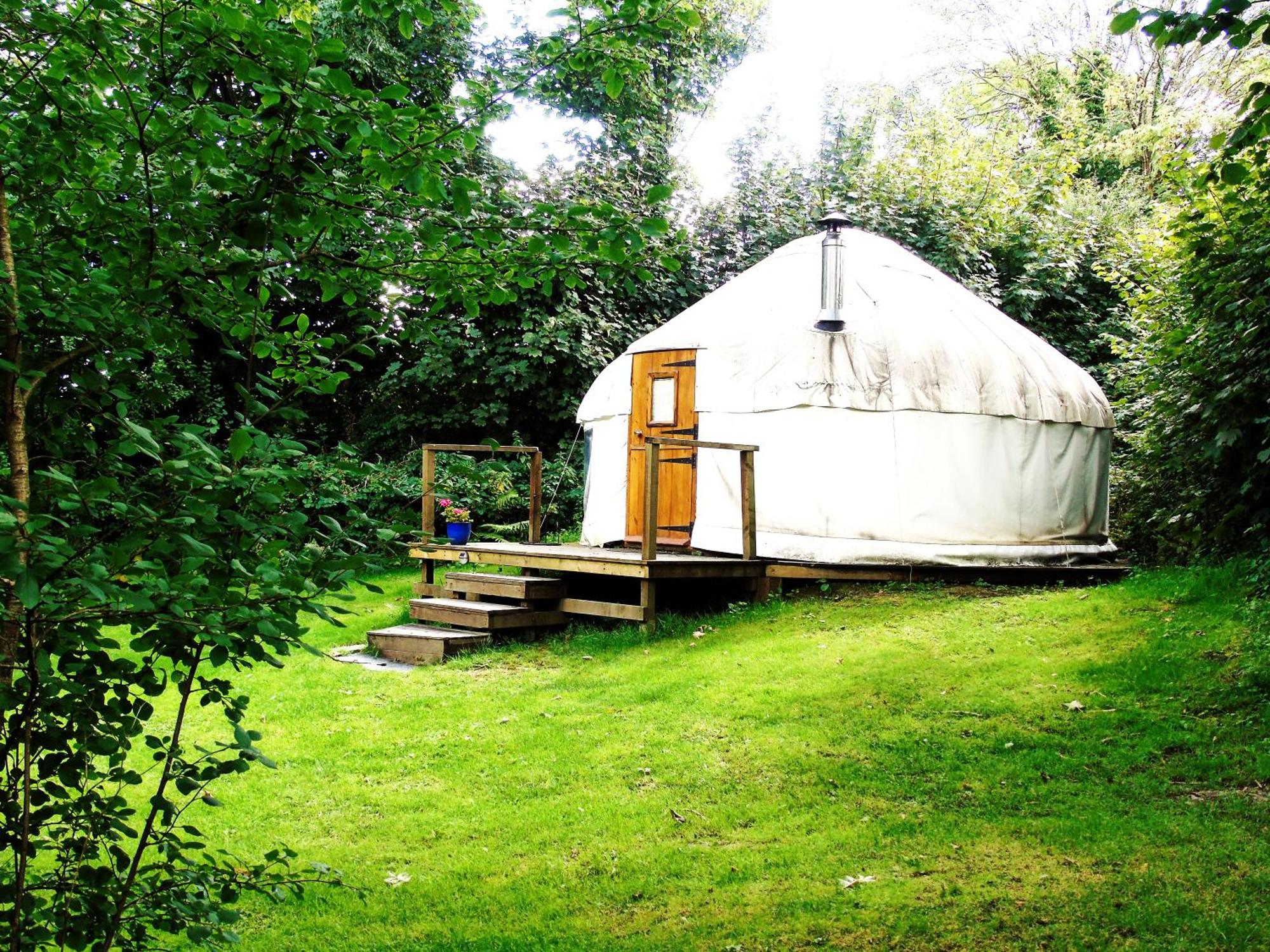 فندق Ceridwen Glamping, Double Decker Bus And Yurts Llandysul المظهر الخارجي الصورة