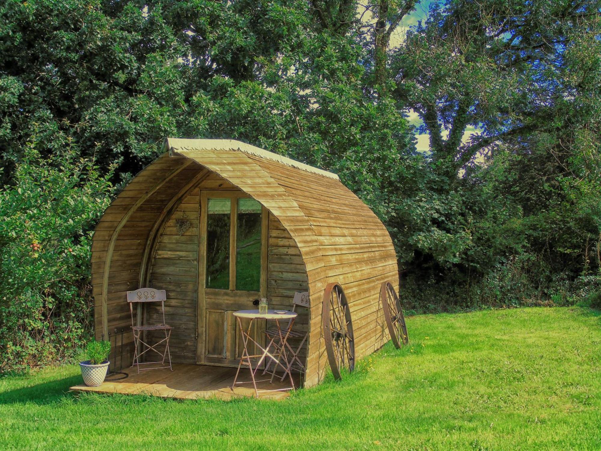 فندق Ceridwen Glamping, Double Decker Bus And Yurts Llandysul المظهر الخارجي الصورة