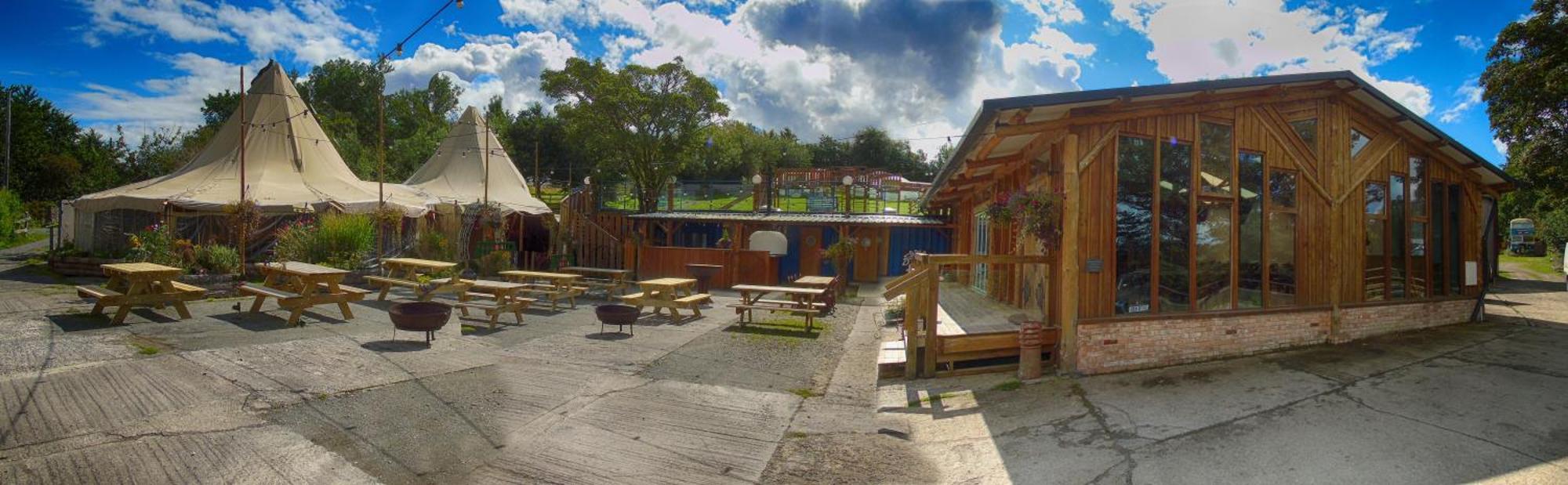 فندق Ceridwen Glamping, Double Decker Bus And Yurts Llandysul المظهر الخارجي الصورة