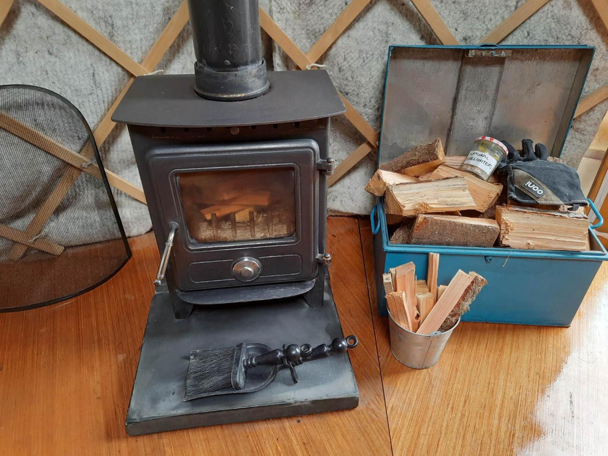 فندق Ceridwen Glamping, Double Decker Bus And Yurts Llandysul المظهر الخارجي الصورة