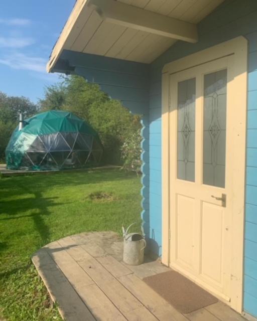 فندق Ceridwen Glamping, Double Decker Bus And Yurts Llandysul المظهر الخارجي الصورة