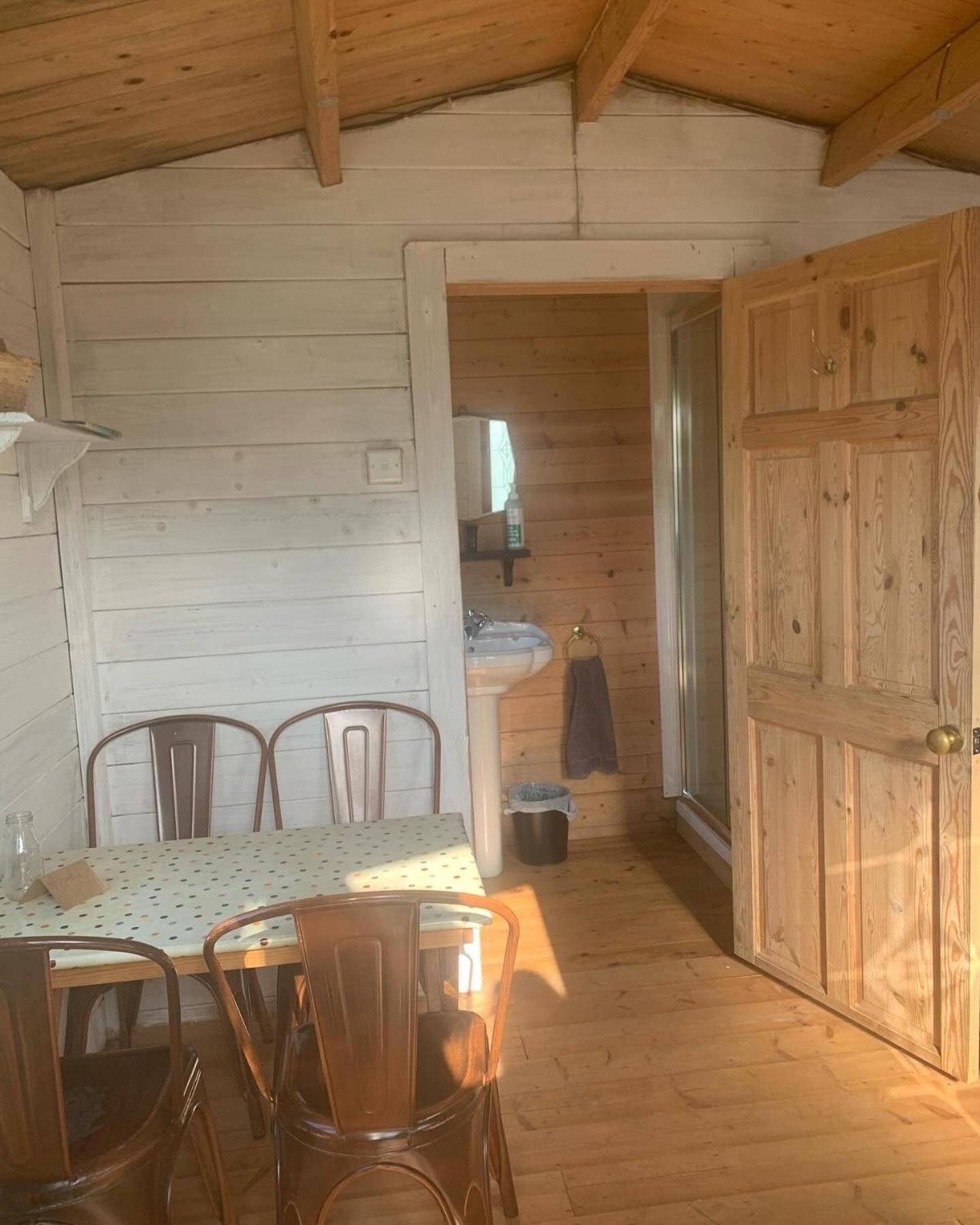 فندق Ceridwen Glamping, Double Decker Bus And Yurts Llandysul المظهر الخارجي الصورة