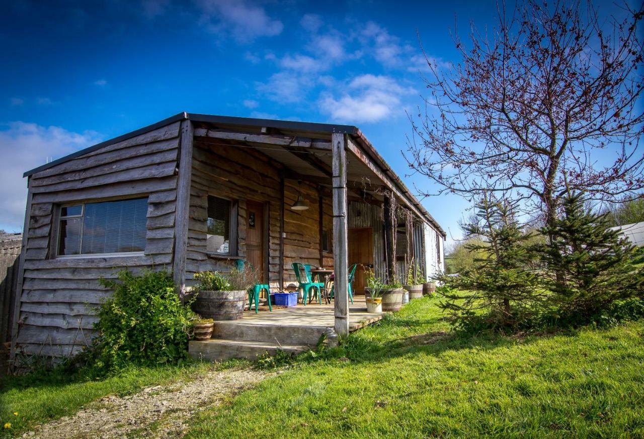 فندق Ceridwen Glamping, Double Decker Bus And Yurts Llandysul المظهر الخارجي الصورة
