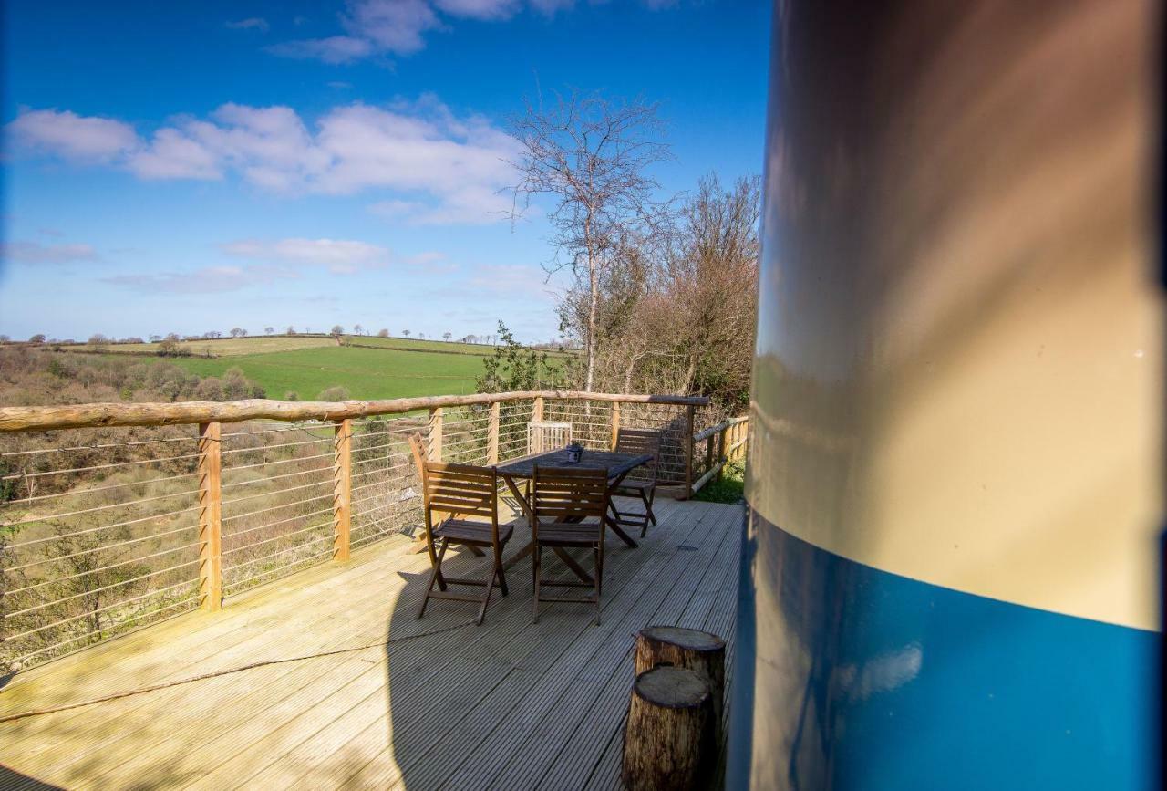 فندق Ceridwen Glamping, Double Decker Bus And Yurts Llandysul المظهر الخارجي الصورة
